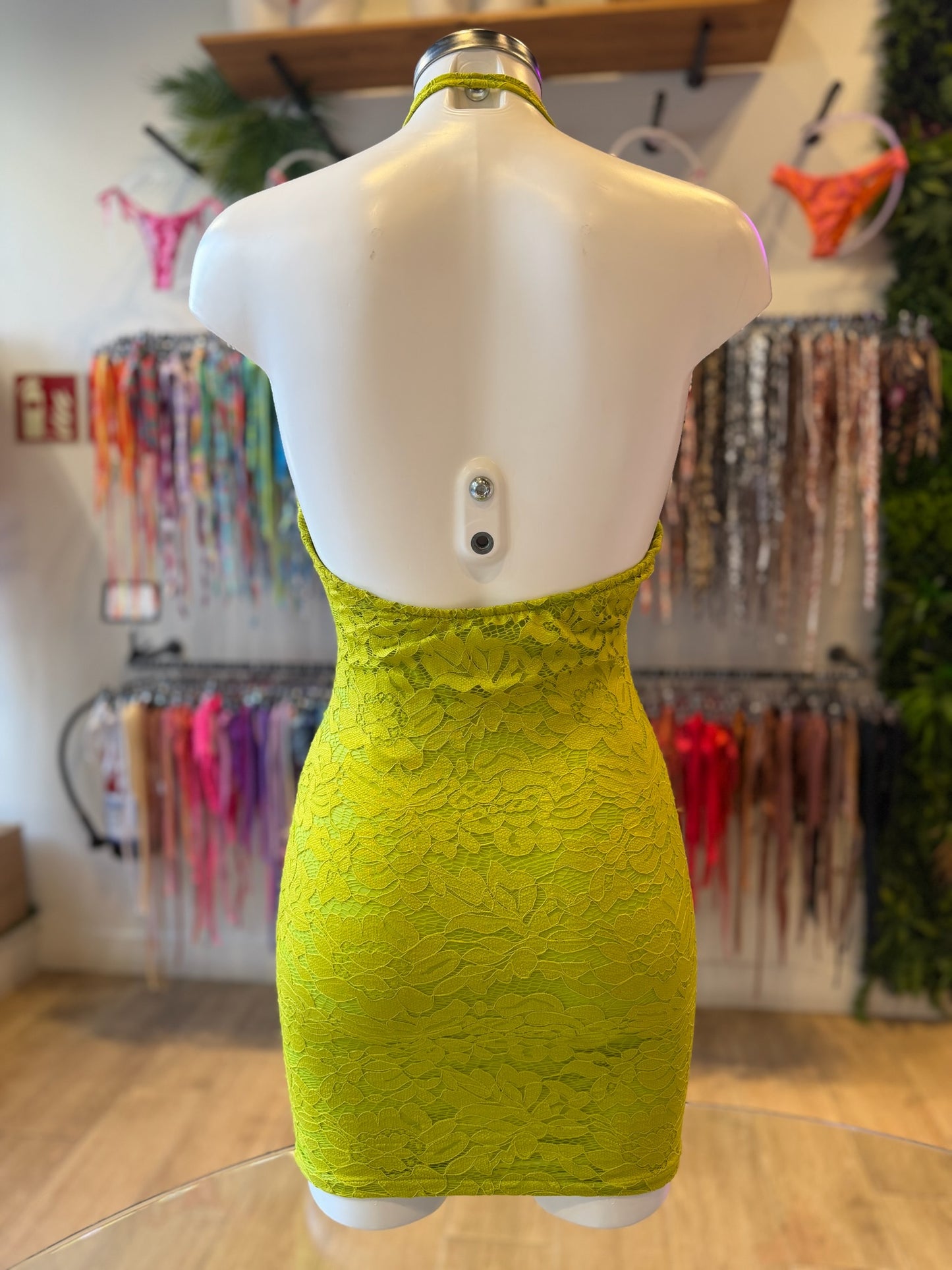 VESTIDO ENCAJE ESCOTE V