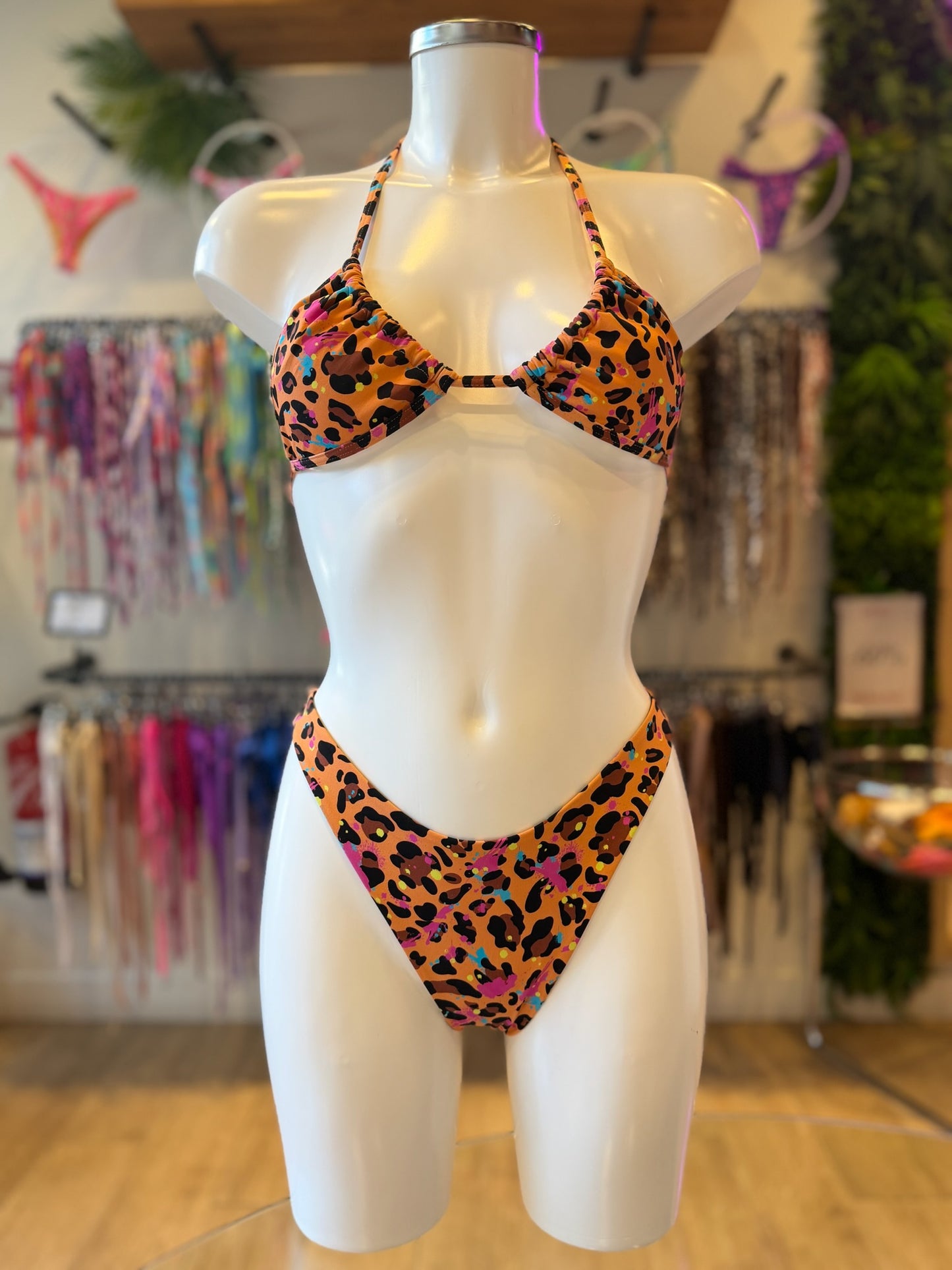 TRIÁNGULO CORTINA LEOPARDO SPLASH