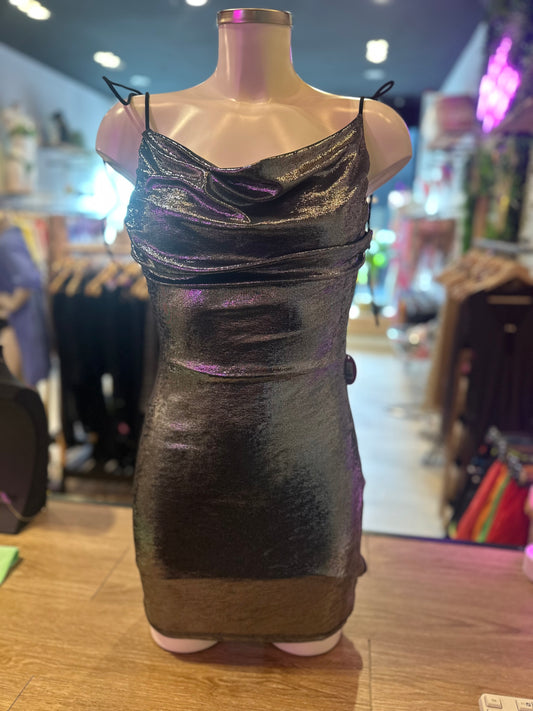 VESTIDO RIPPLE ESCOTE METÁLICO UNICOLOR