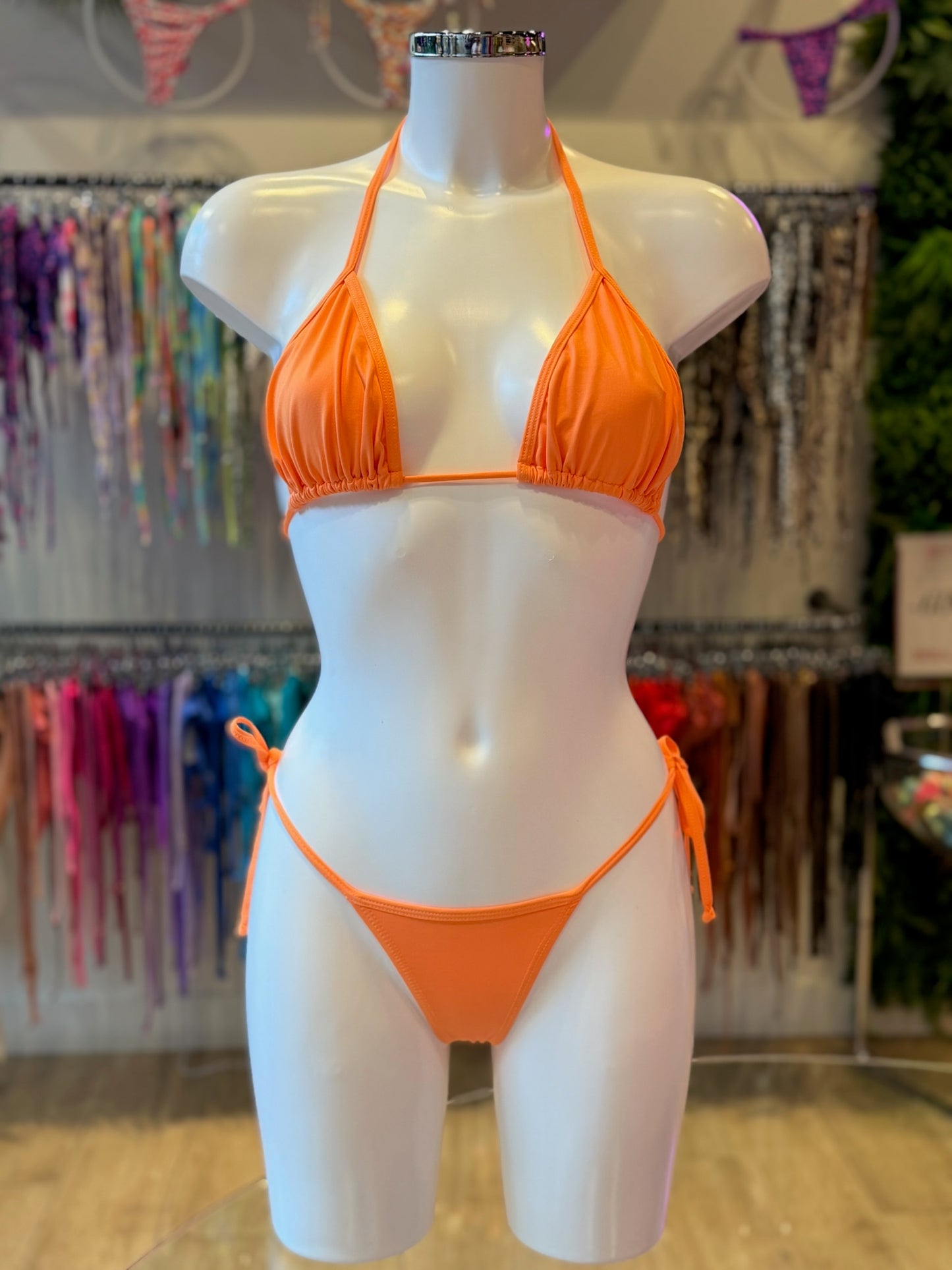 TRIÁNGULO CORTINA BASICO NARANJA NEON