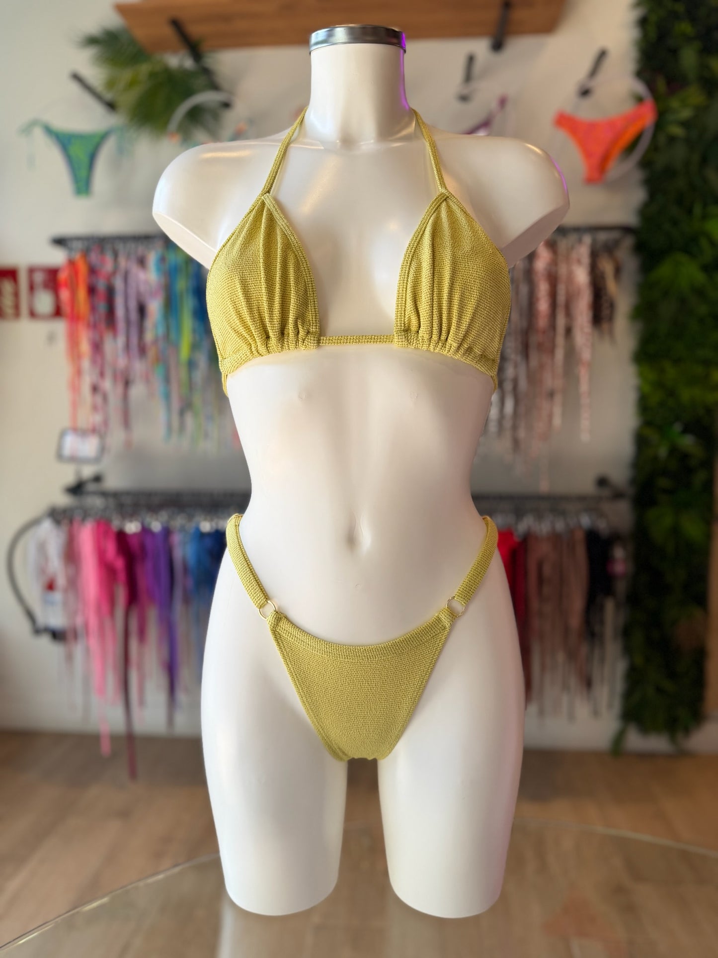 TRIÁNGULO CORTINA LUREX AMARILLO