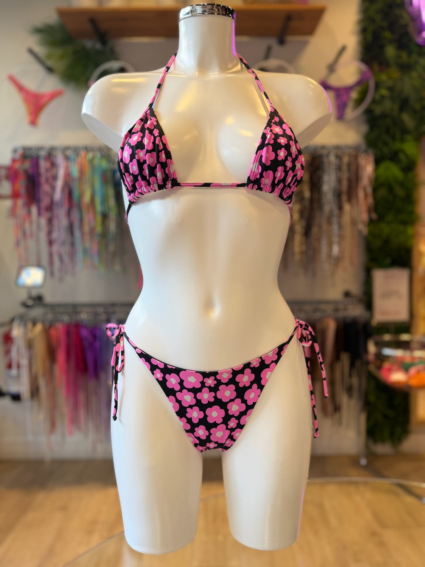 TANGA LAZOS FLORES ROSA-NEGRO