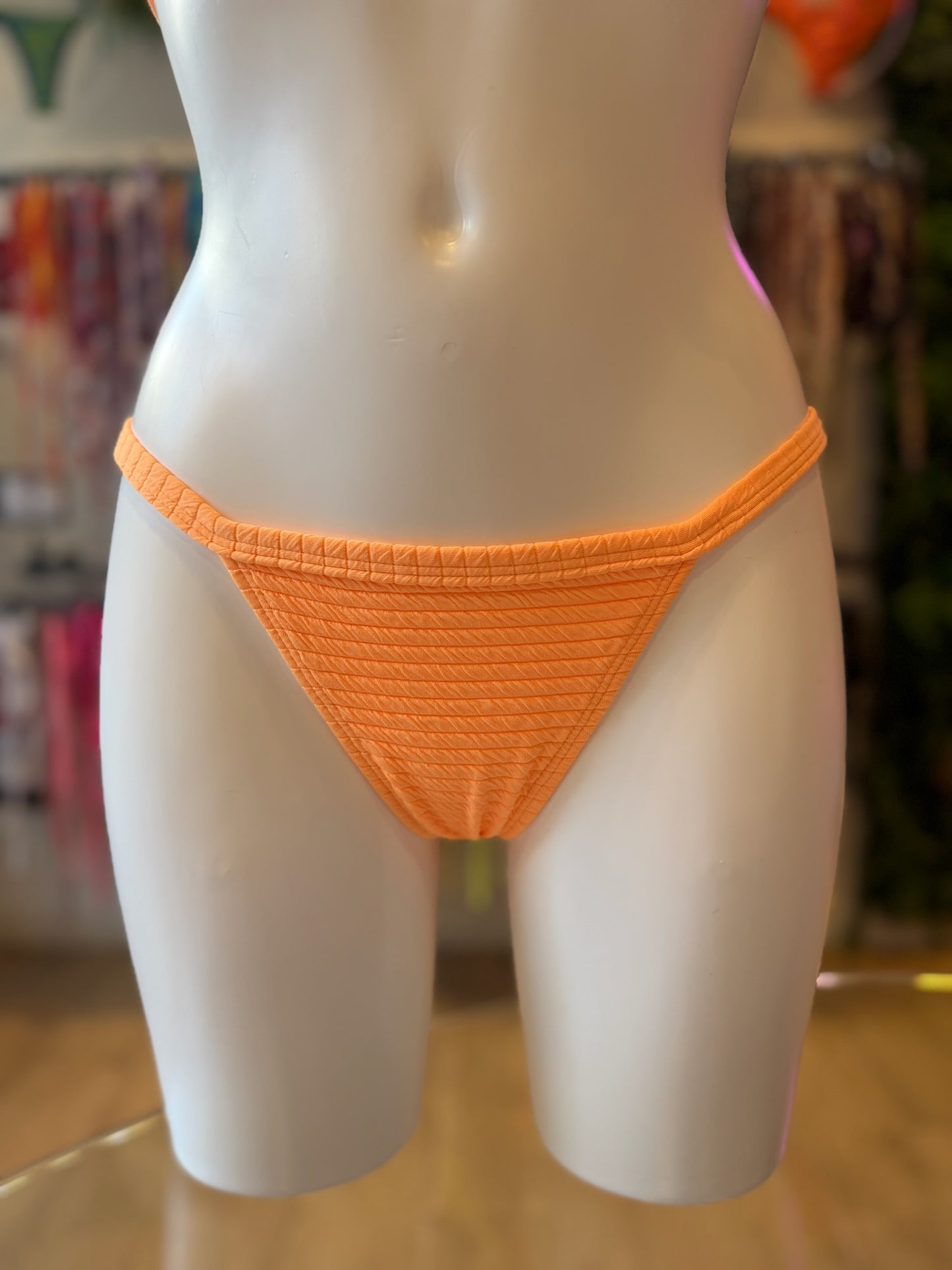 MINI TANGA DRAPE NARANJA NEÓN