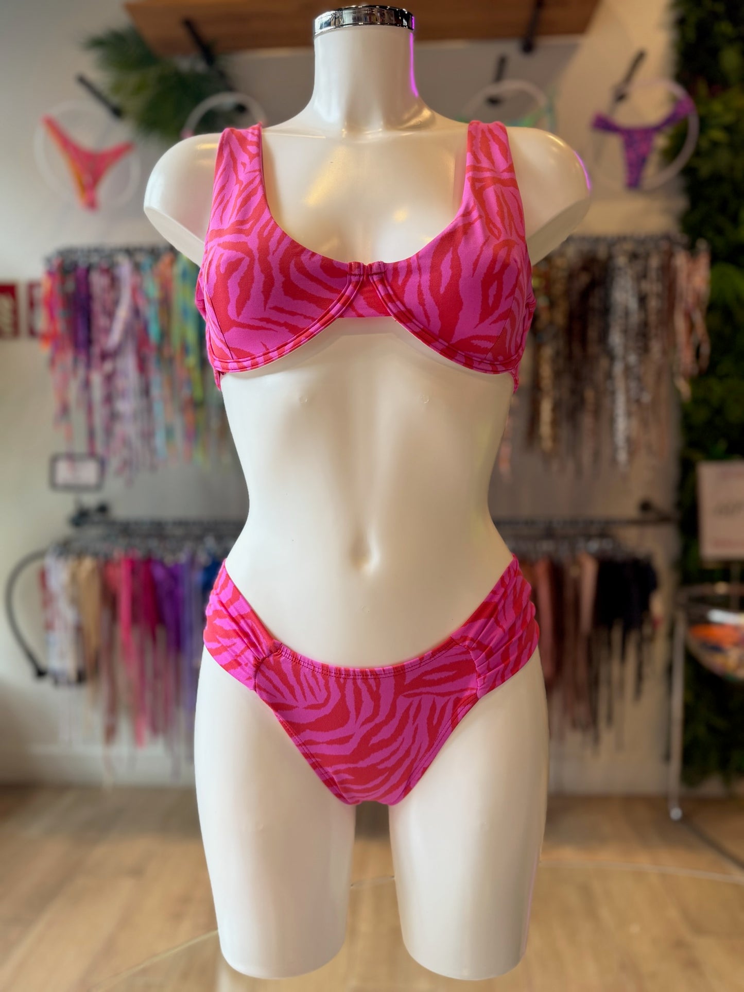 BRASILEÑA MARIPOSA ZEBRA FUCSIA-ROJO
