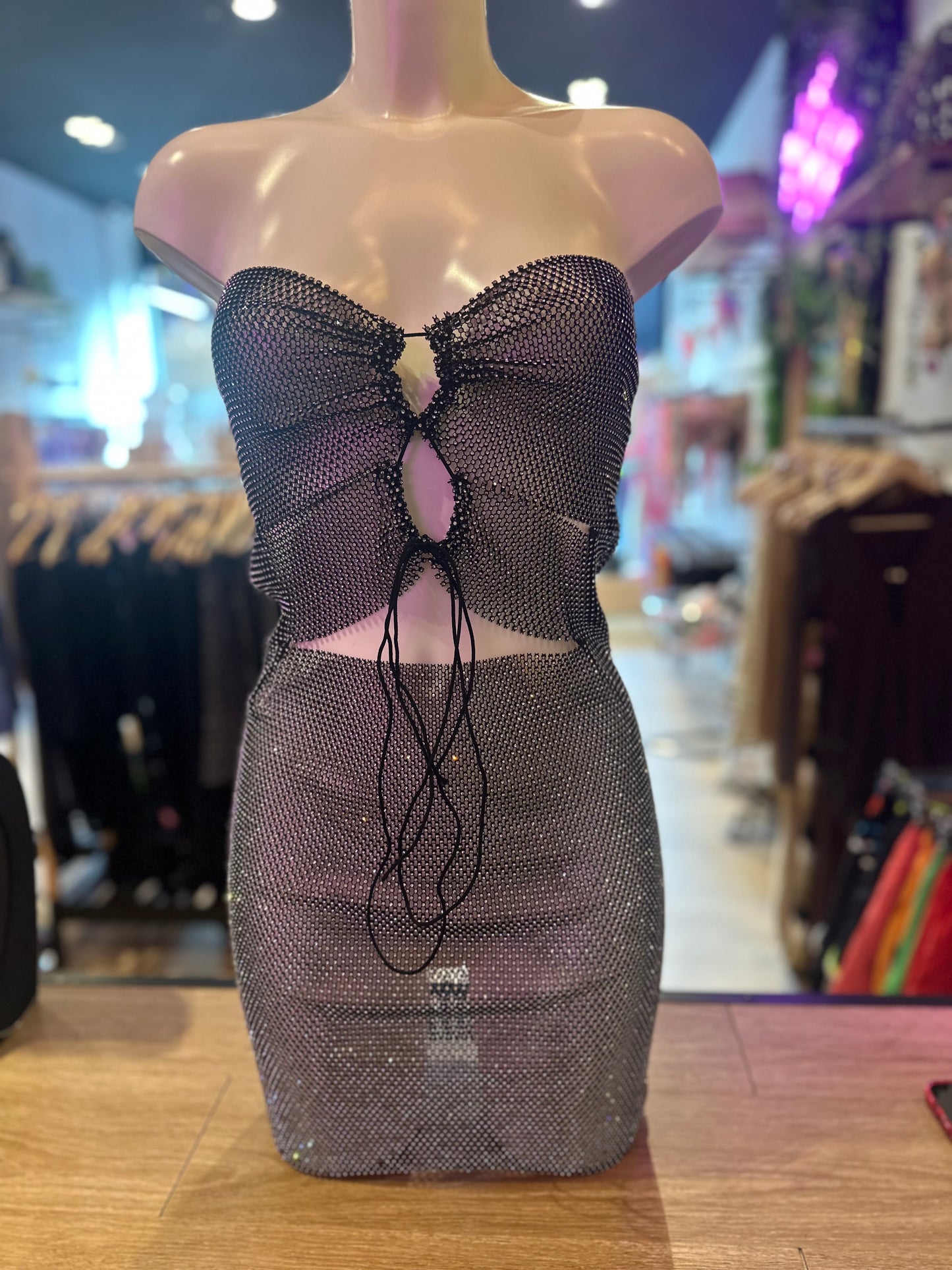 VESTIDO PIEDRAS PALABRA HONOR ELÁSTICAS