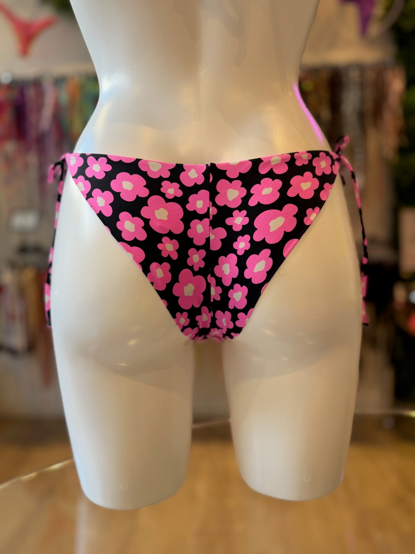 BRASILEÑA LAZOS FLORES ROSA-NEGRO