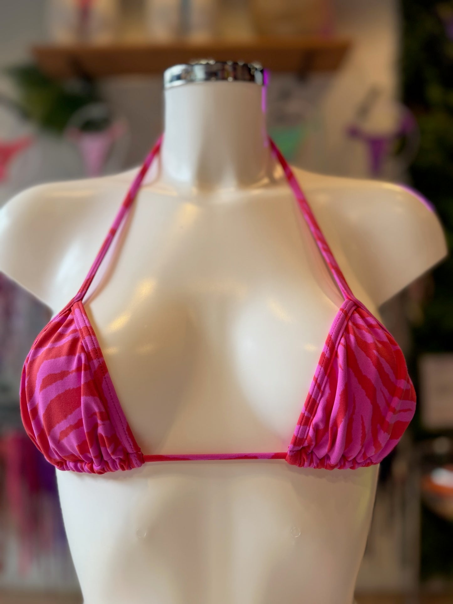 TRIÁNGULO CORTINA ZEBRA FUCSIA-ROJO