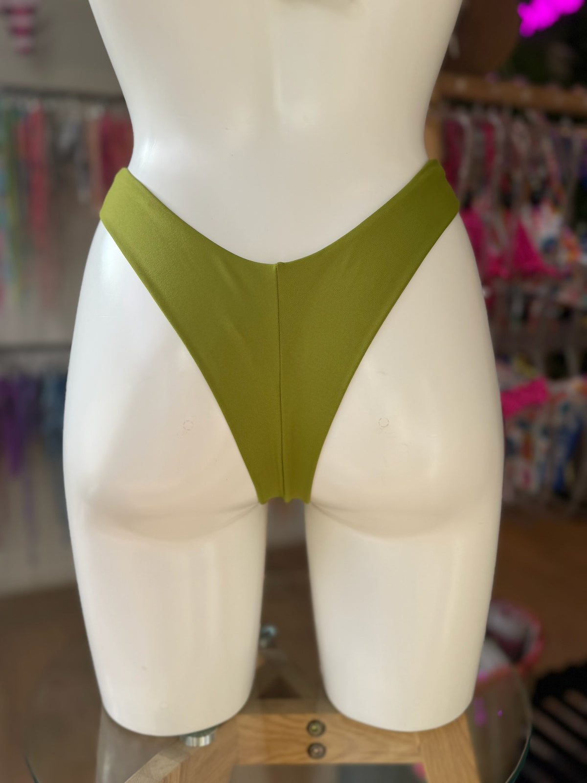 BRASILEÑA CLÁSICA BÁSICO VERDE MANZANA