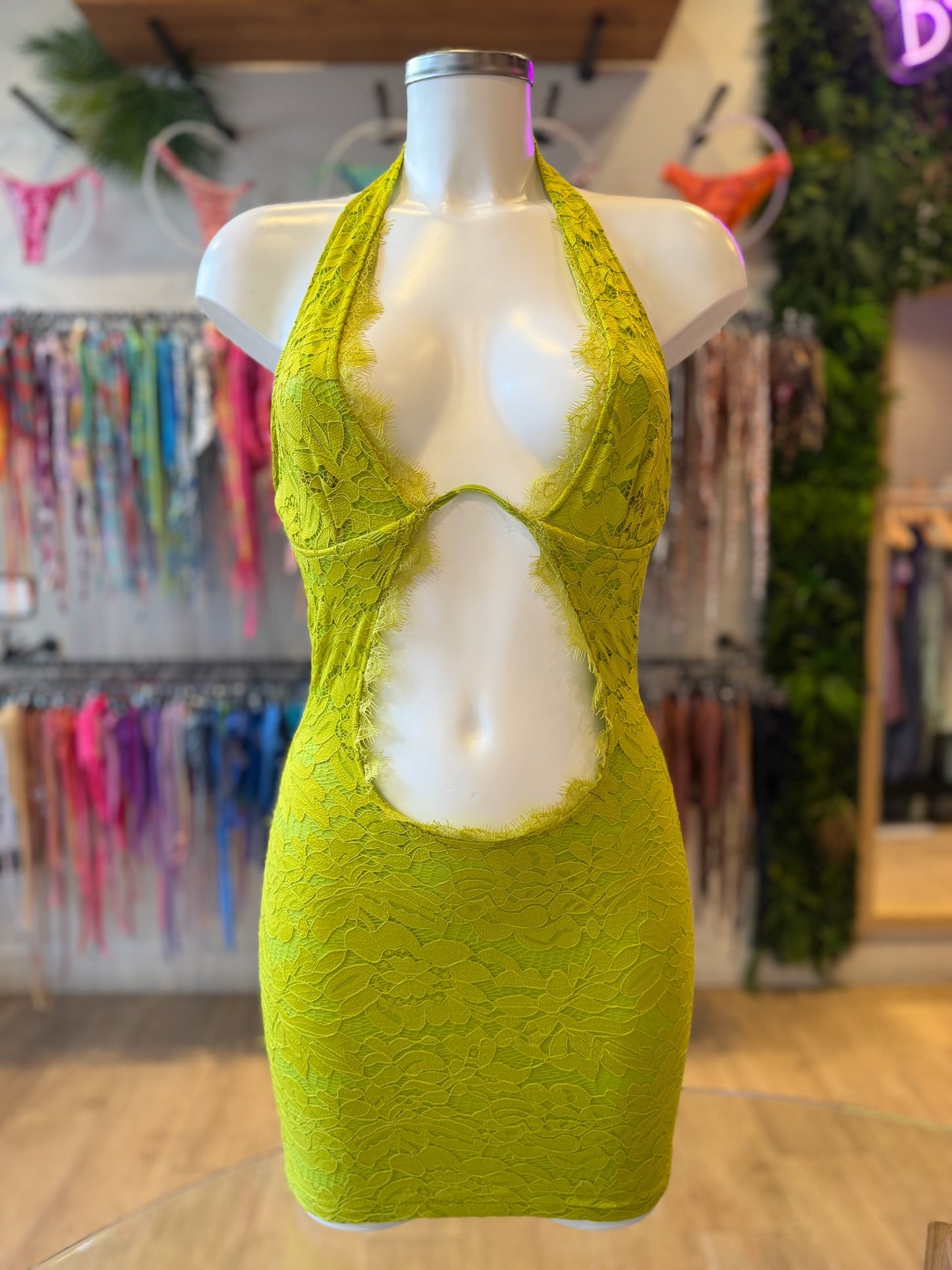 VESTIDO ENCAJE ESCOTE V