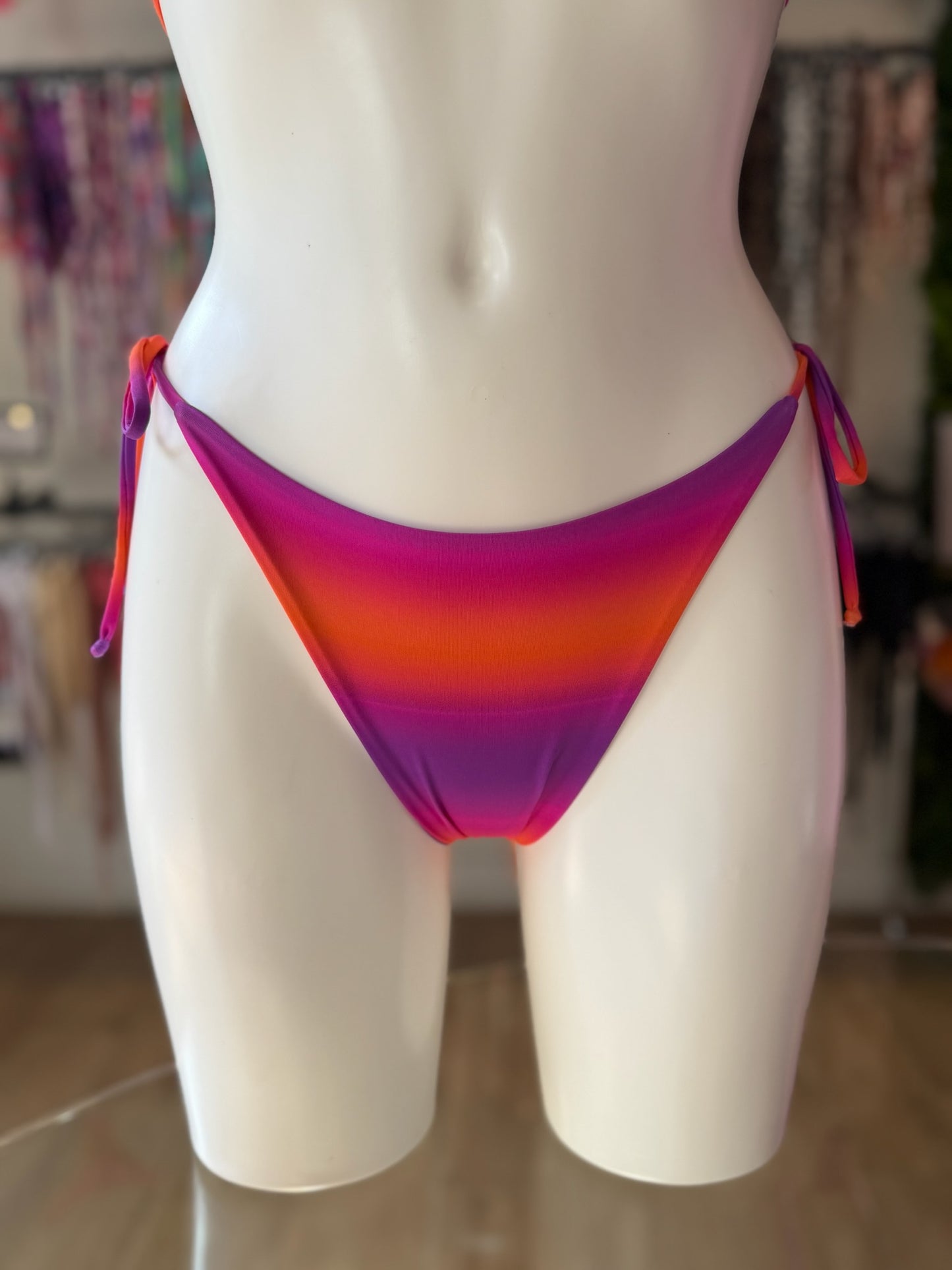 TANGA LAZOS SUNSET