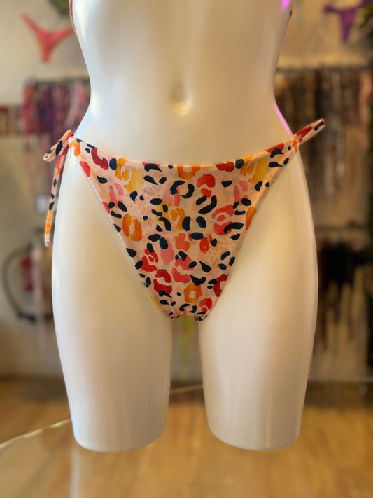 TANGA LAZOS LEOPARDO NUDE