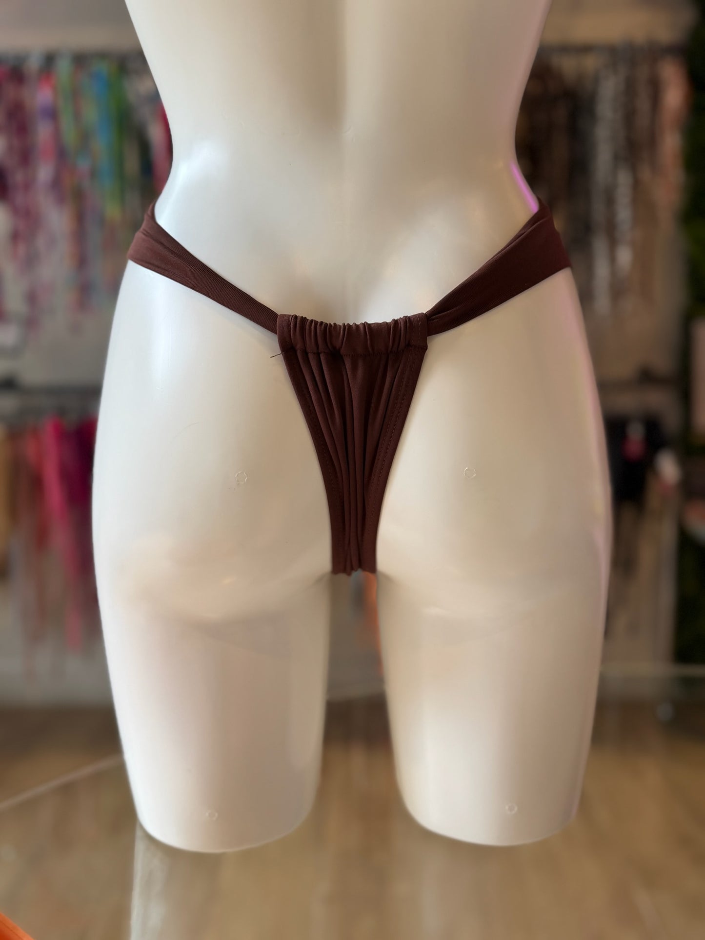 TANGA CORTINA BASICO MARRON NOGAL