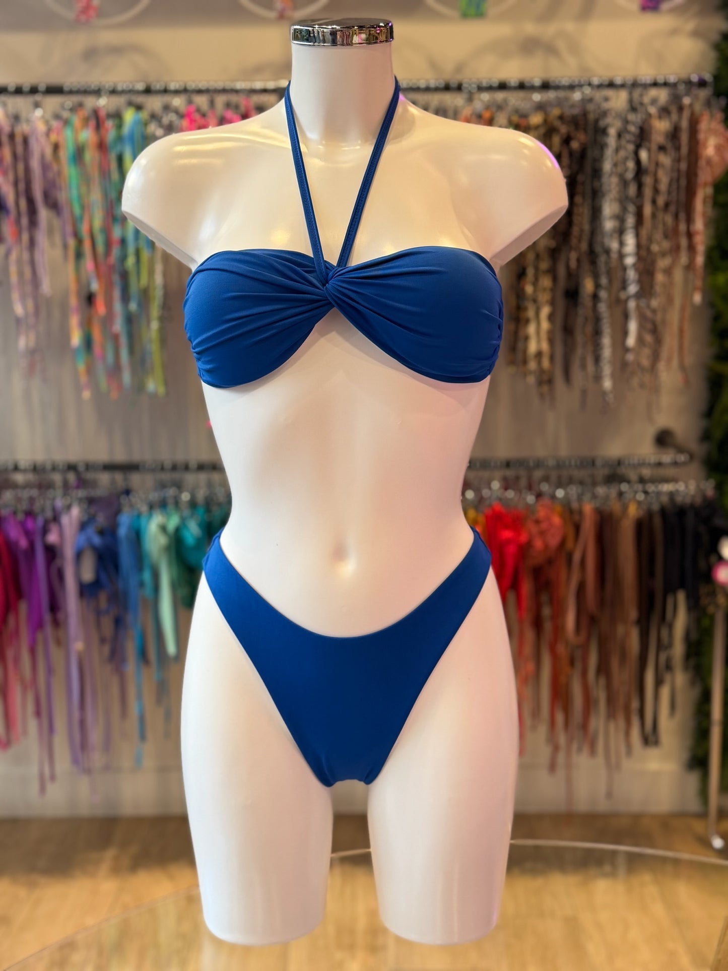 BRASILEÑA CLÁSICA BÁSICO AZUL ROYAL