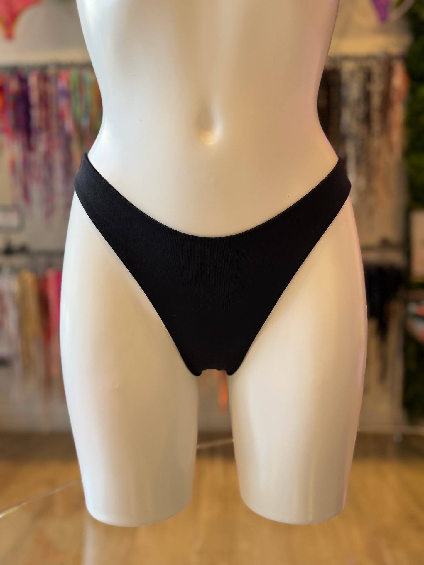 TANGA ASA DELTA BÁSICO NEGRO