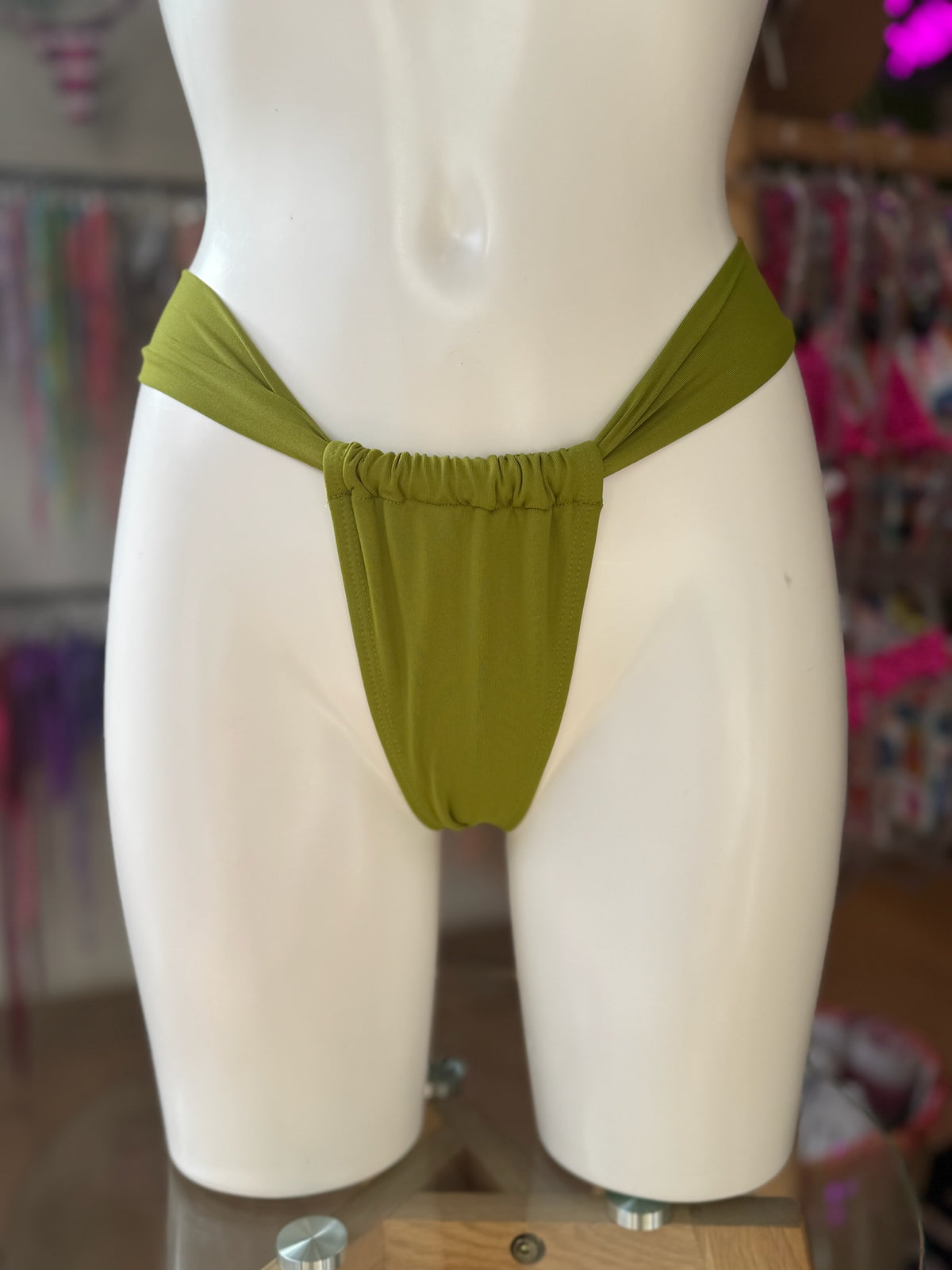 TANGA CORTINA BÁSICO VERDE MANZANA