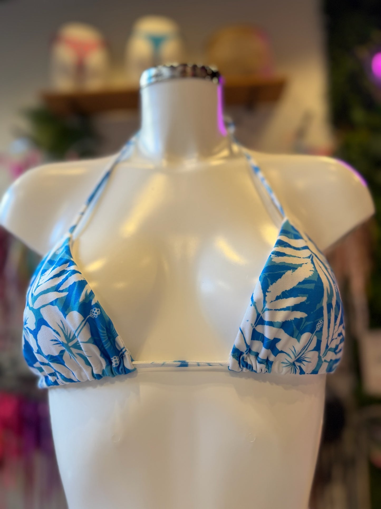 TRIÁNGULO CORTINA HIBISCOS AZUL-BLANCO