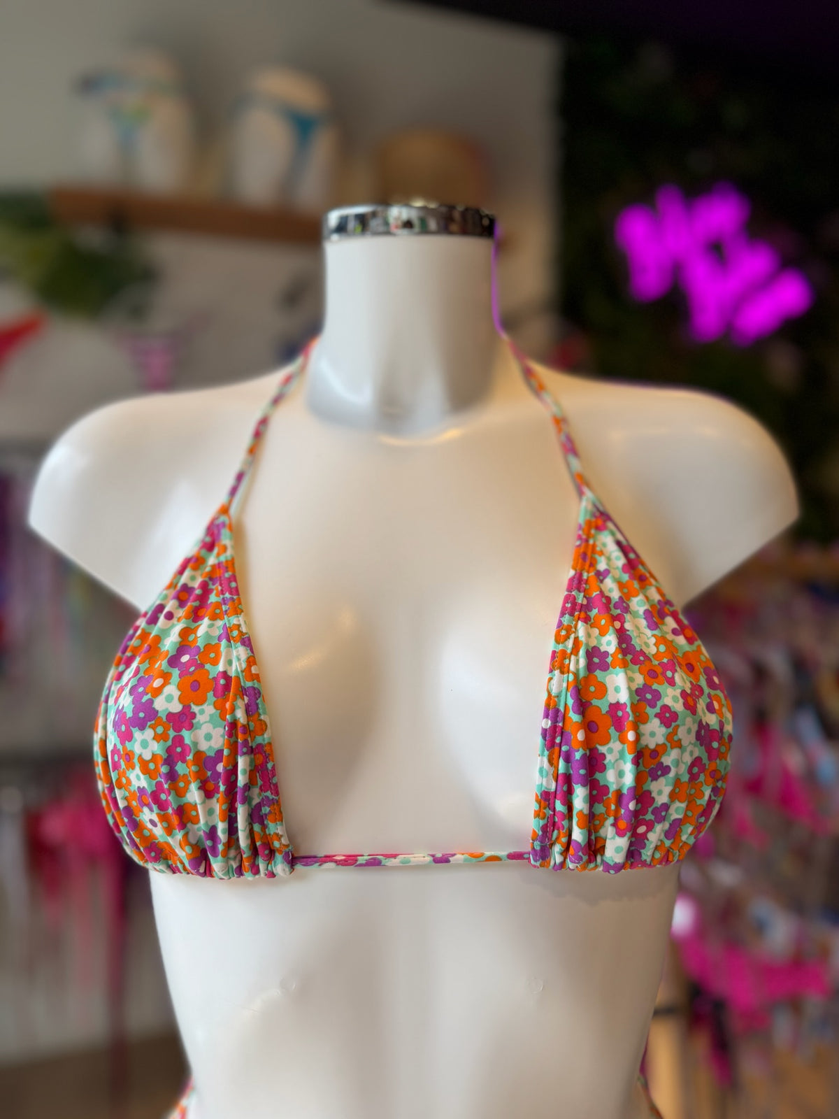 TRIÁNGULO CORTINA FLORAL NARANJA-LILA