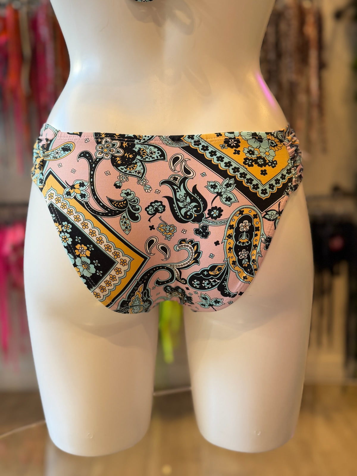 BRASILEÑA MARIPOSA BANDANA ROSA PALO
