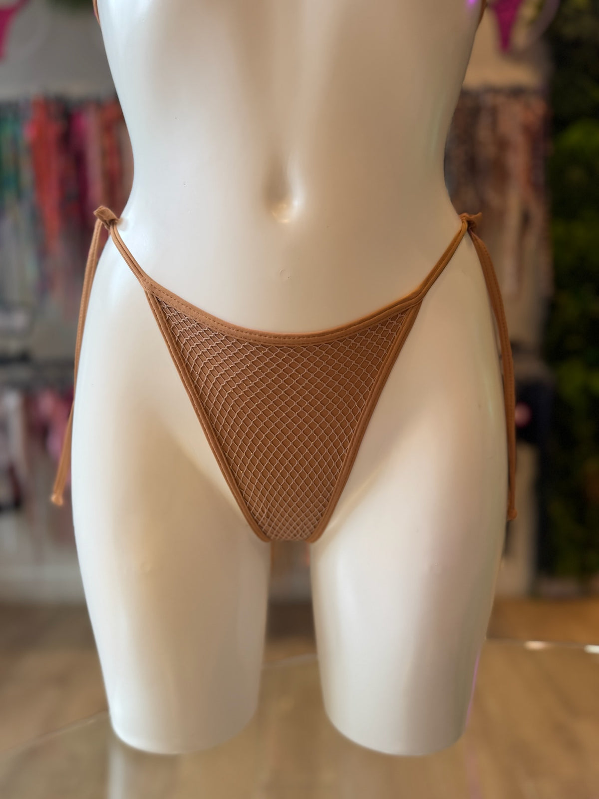TANGA LAZOS RED NUDE-DORADO