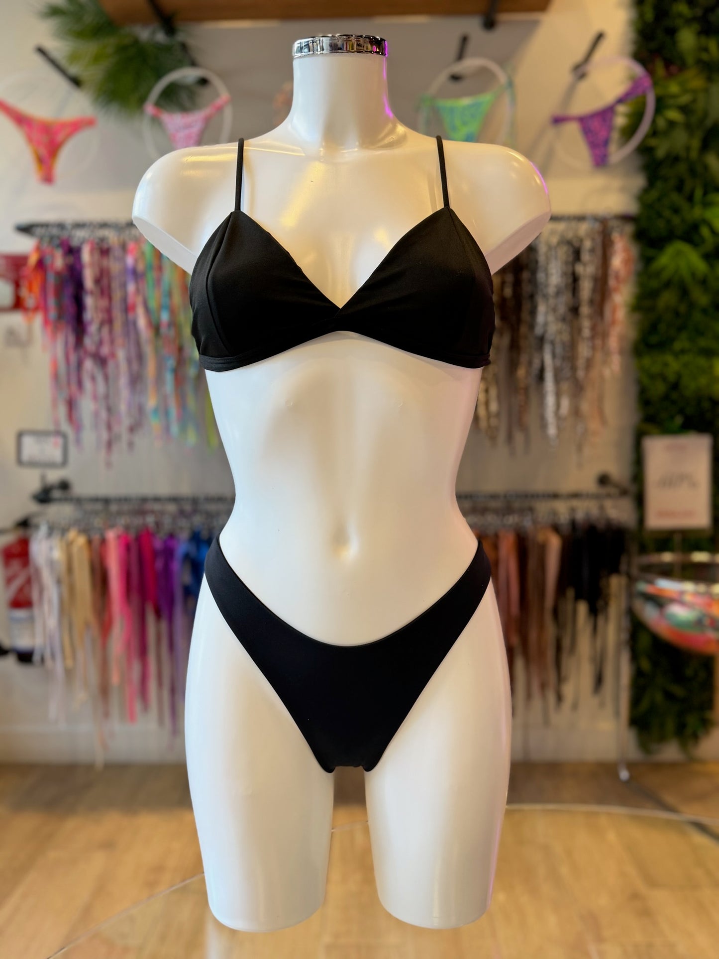 TANGA ASA DELTA BÁSICO NEGRO