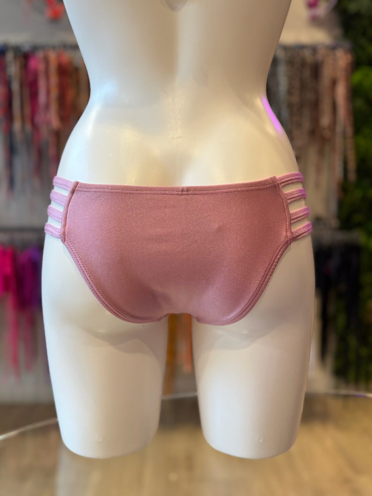 BRASILEÑA TIRO BAJO SHINE ROSA TALCO