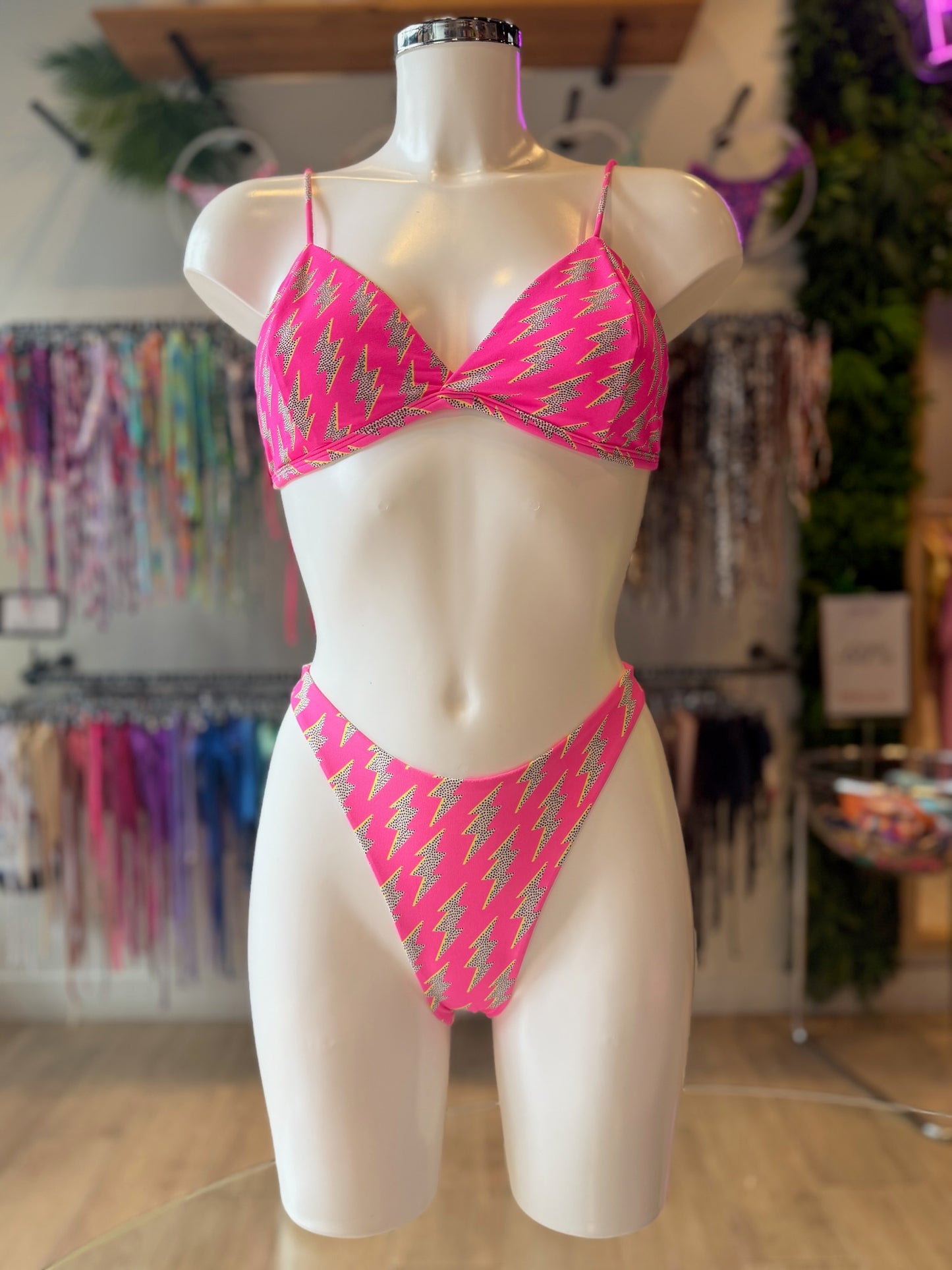 TRIANGULO FIJO RAYO ROSA NEON