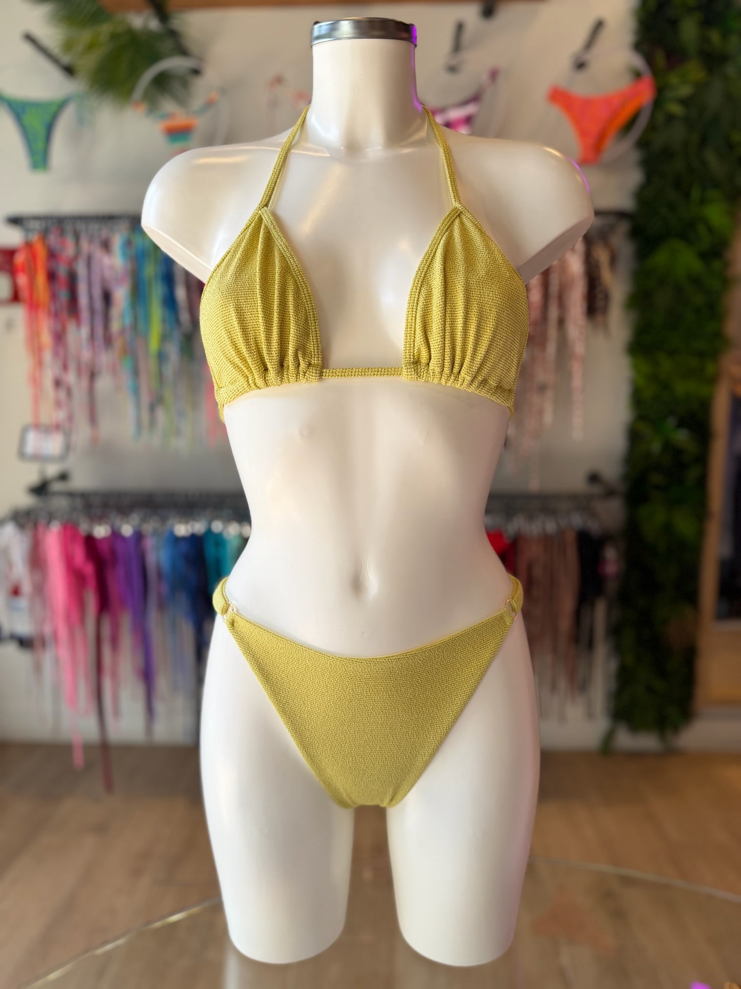 BRASILEÑA CLÁSICA REGULABLE LUREX AMARILLO