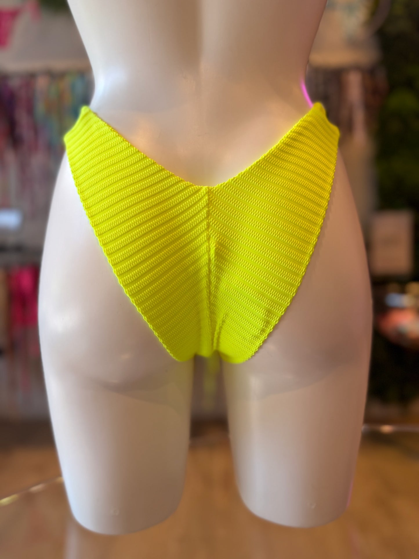 BRASILEÑA CLÁSICA SANTORINI AMARILLO NEÓN