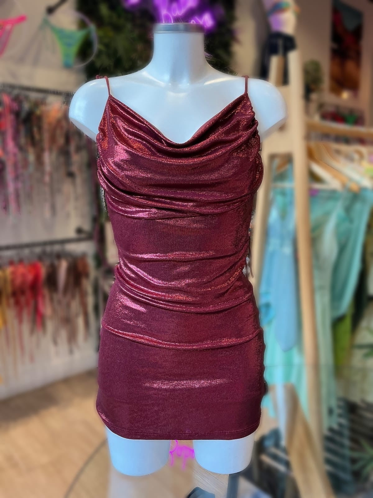 VESTIDO RIPPLE ESCOTE METÁLICO UNICOLOR