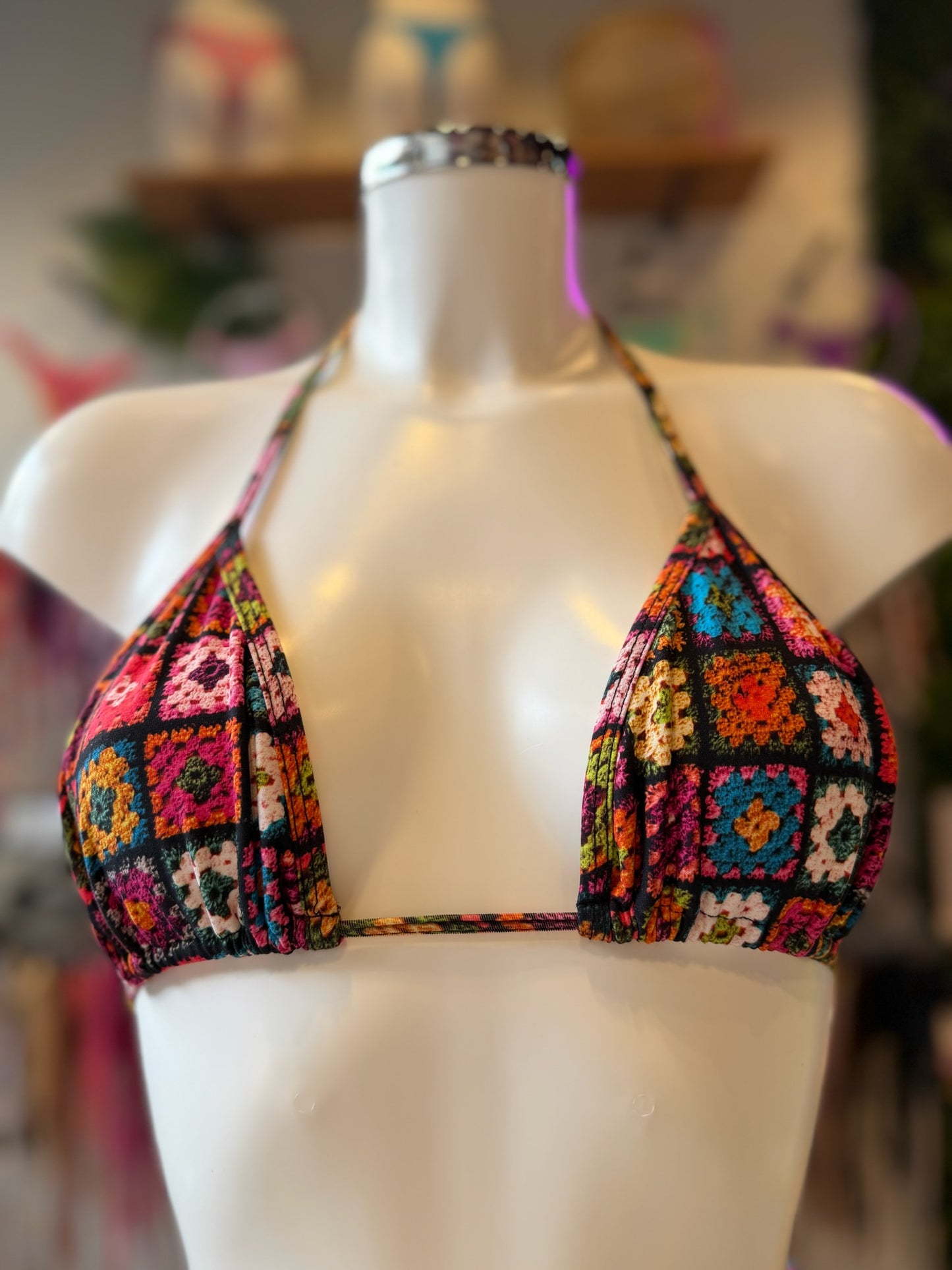 TRIÁNGULO CORTINA ESTAMPA CROCHET