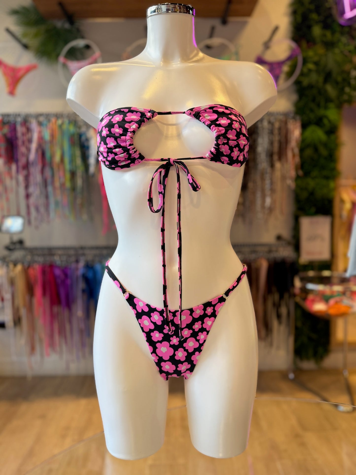 TANGA REGULABLE FLORES ROSA-NEGRO