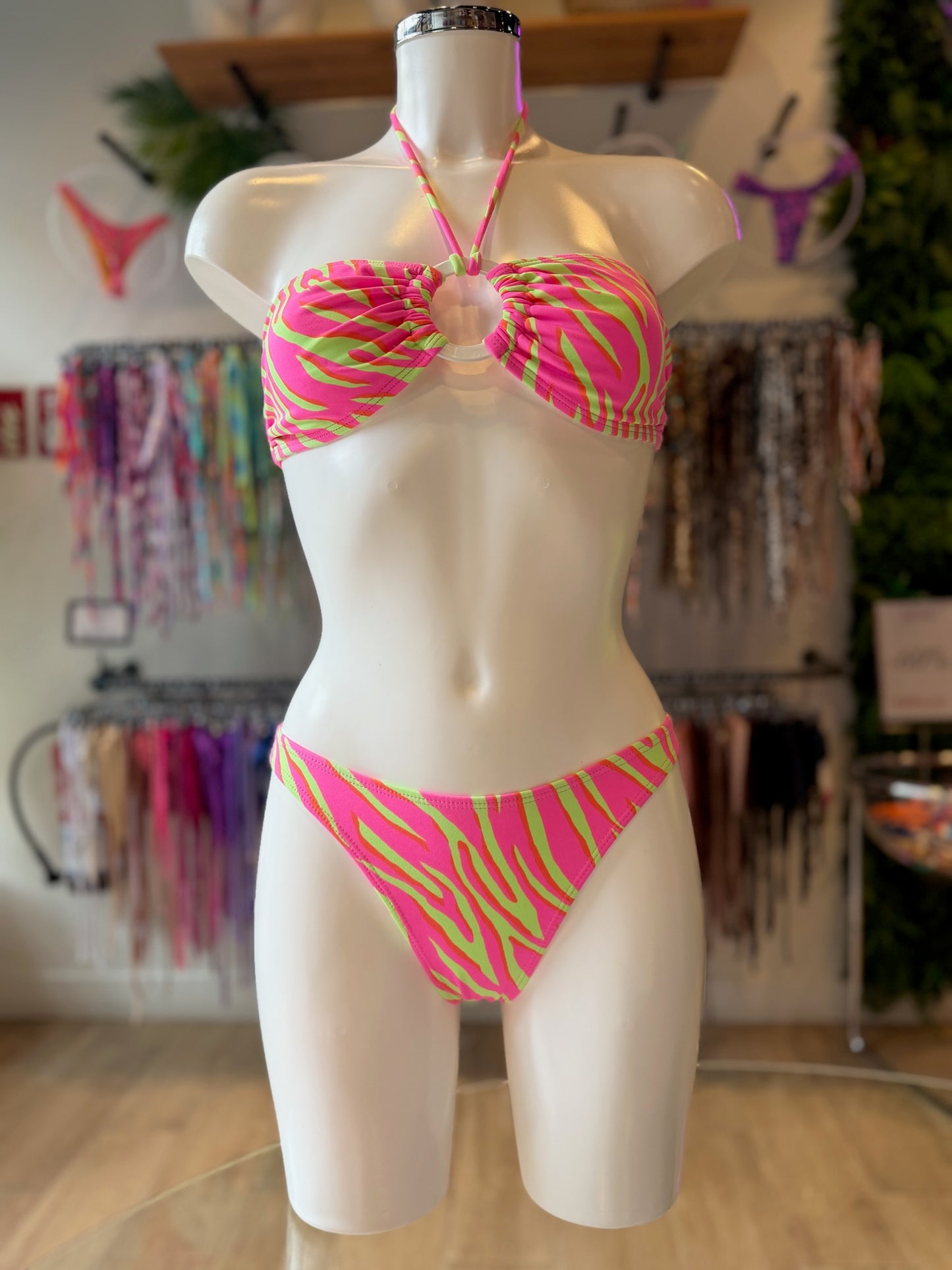 TANGA ASA DELTA ZEBRA TRICOLOR NEON