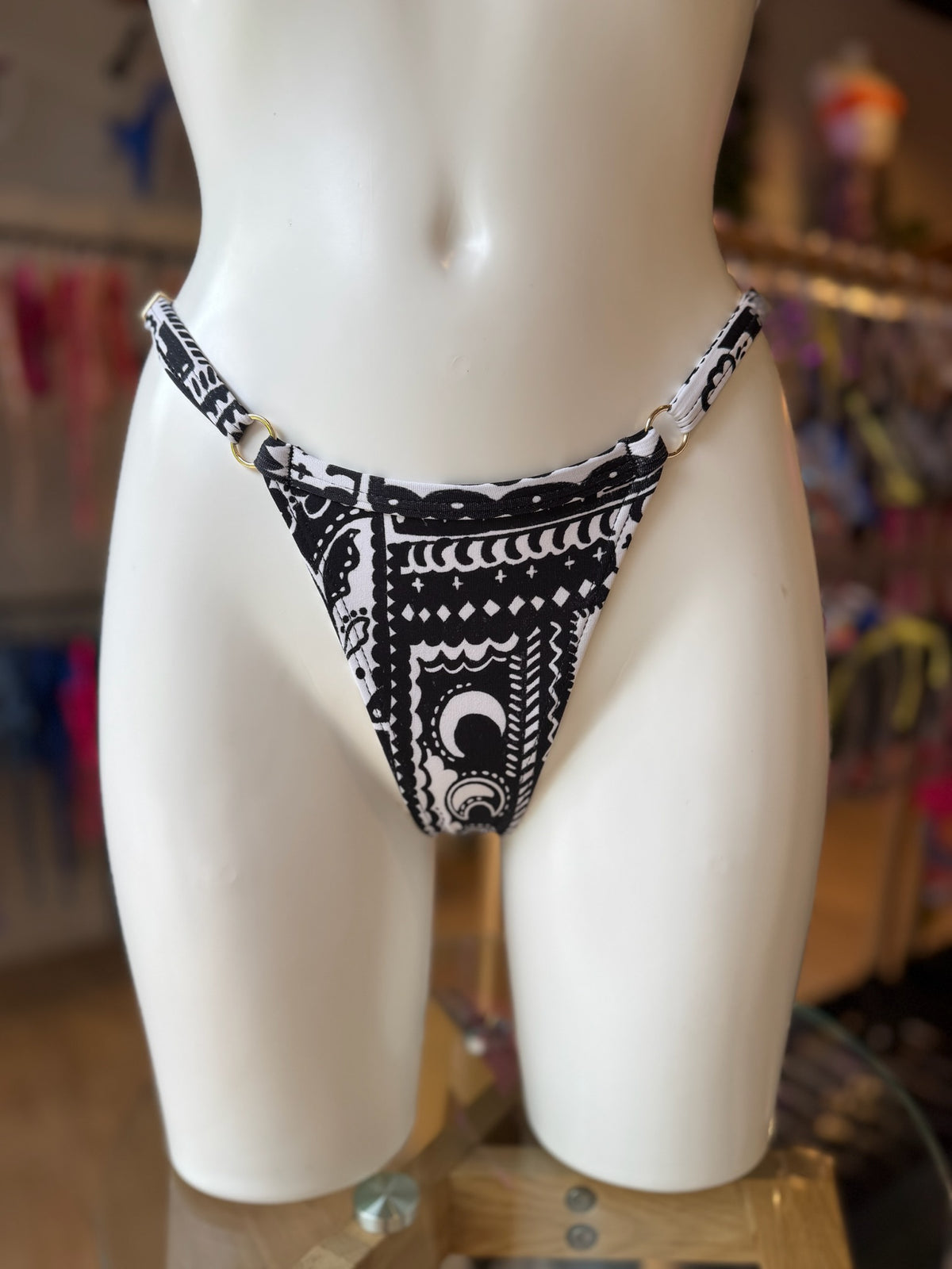MINI TANGA REGULABLE ARABESCO