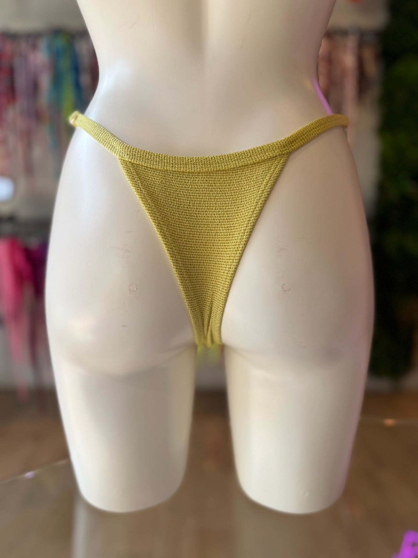 MINI TANGA REGULABLE LUREX AMARILLO