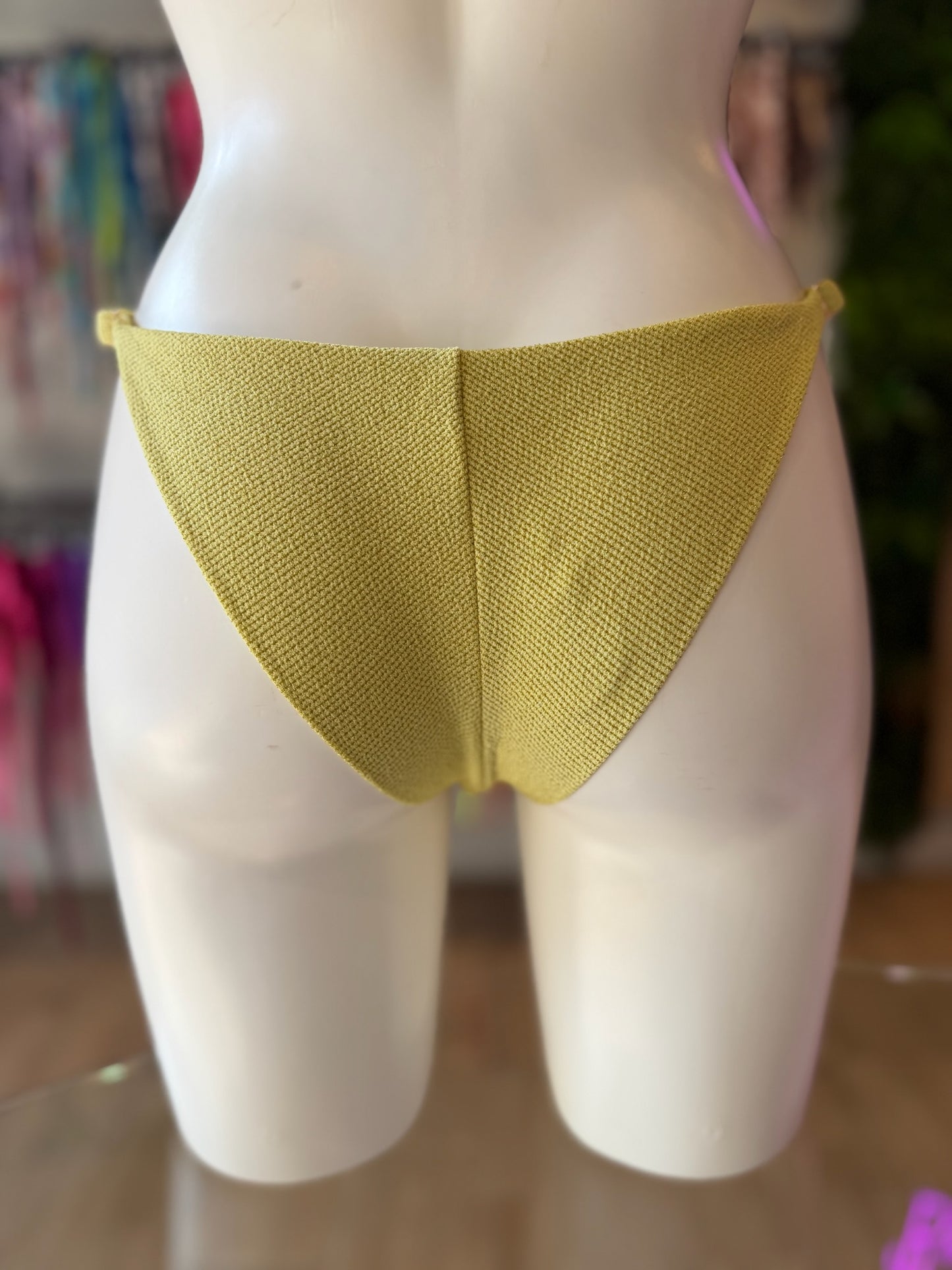 BRASILEÑA CLÁSICA REGULABLE LUREX AMARILLO