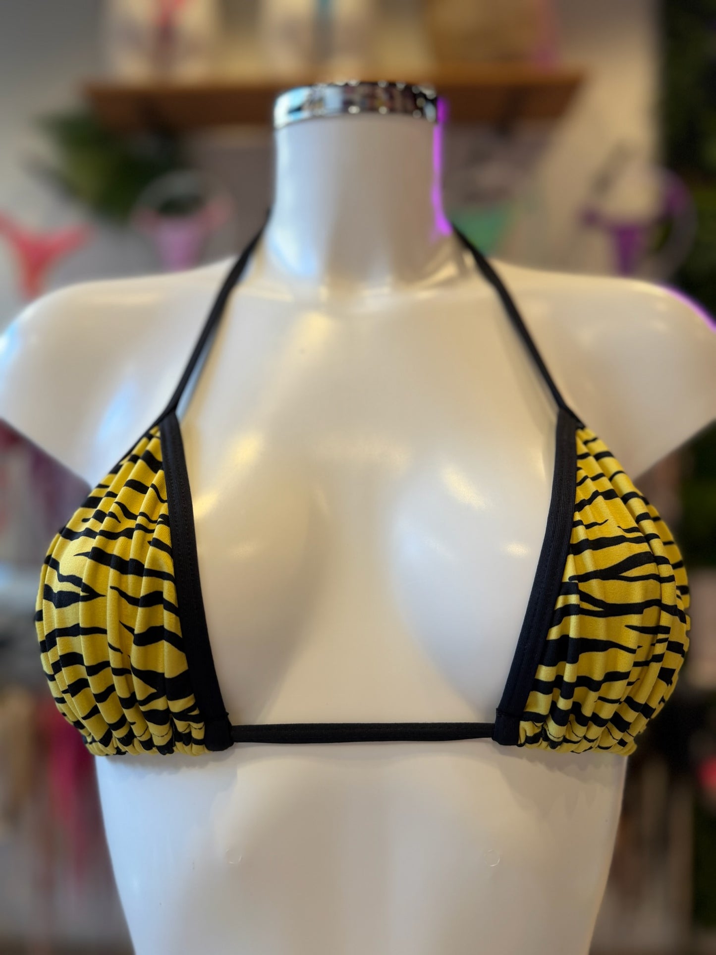 TRIÁNGULO CORTINA ZEBRA AMARILLO-NEGRO
