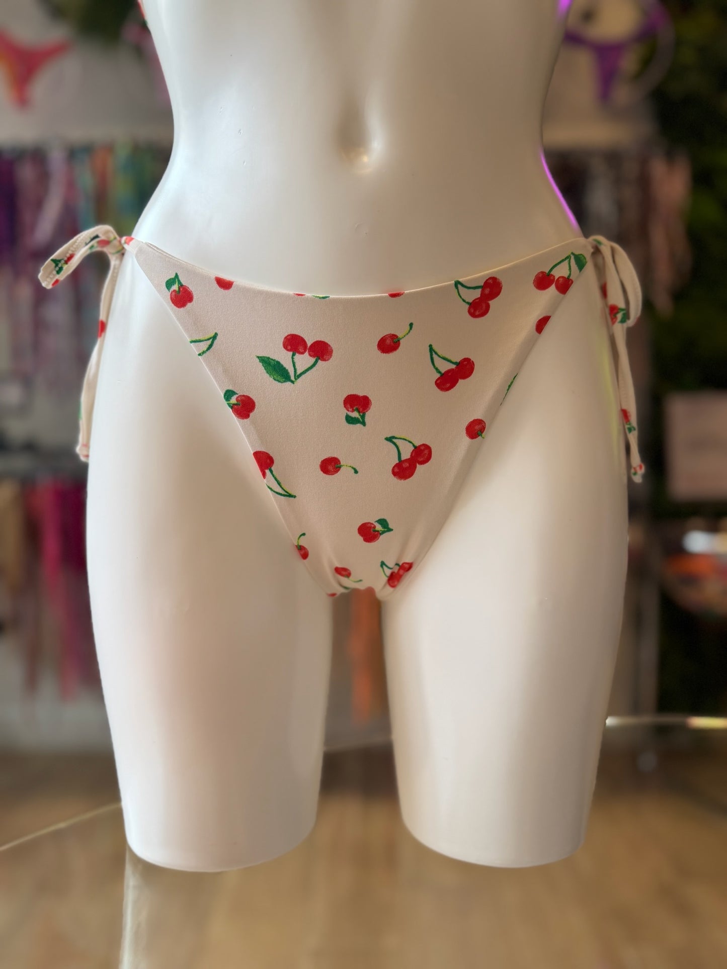 BRASILEÑA LAZOS OFF WHITE CEREZAS