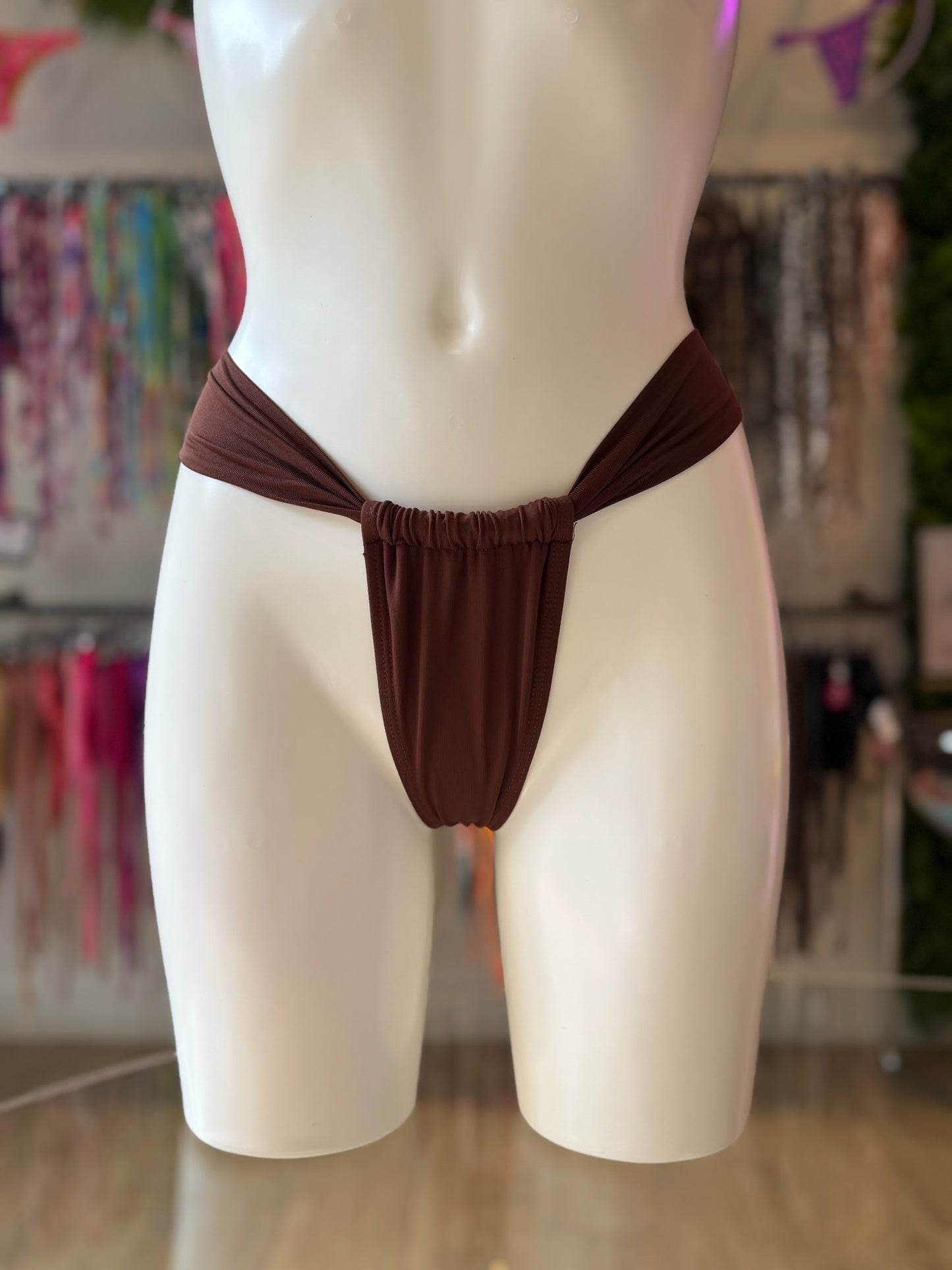 TANGA CORTINA BASICO MARRON NOGAL